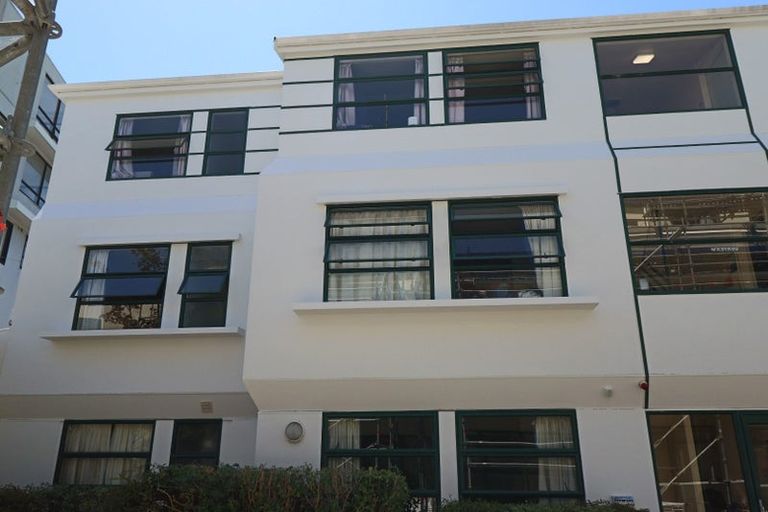 Photo of property in Te Awhina Apartments, 27/22u Sussex Street, Mount Cook, Wellington, 6021