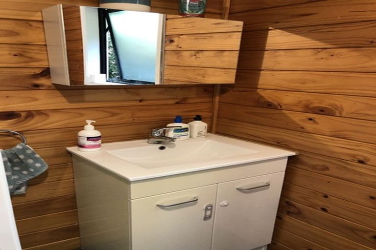Photo of property in 42a Matipo Road, Mairangi Bay, Auckland, 0630