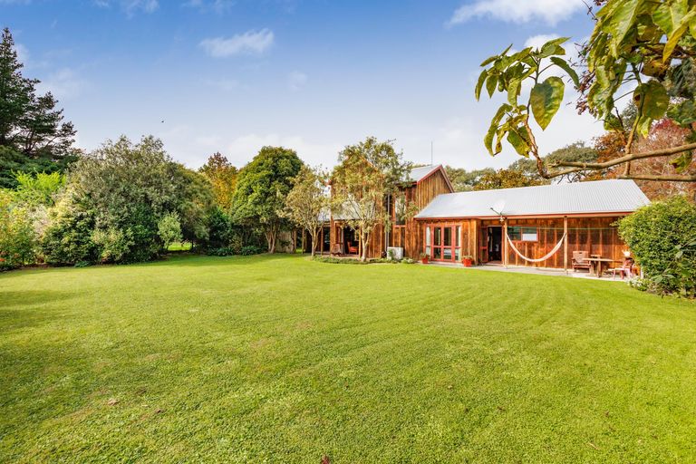 Photo of property in 220 Valley Views, Fitzherbert, Palmerston North, 4472