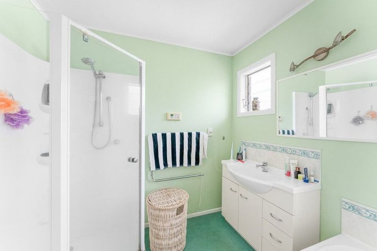 Photo of property in 130 Brooklands Road, Brooklands, New Plymouth, 4310