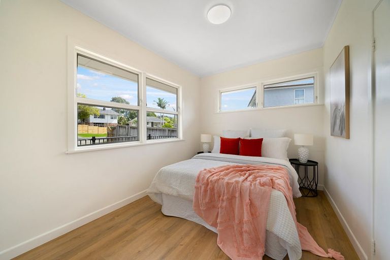 Photo of property in 6 Cajero Place, Green Bay, Auckland, 0604