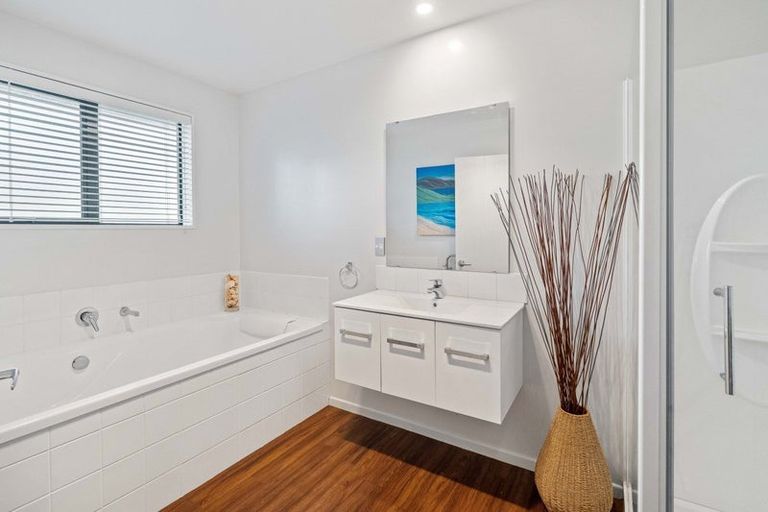 Photo of property in 10 Longspur Avenue, Wigram, Christchurch, 8025