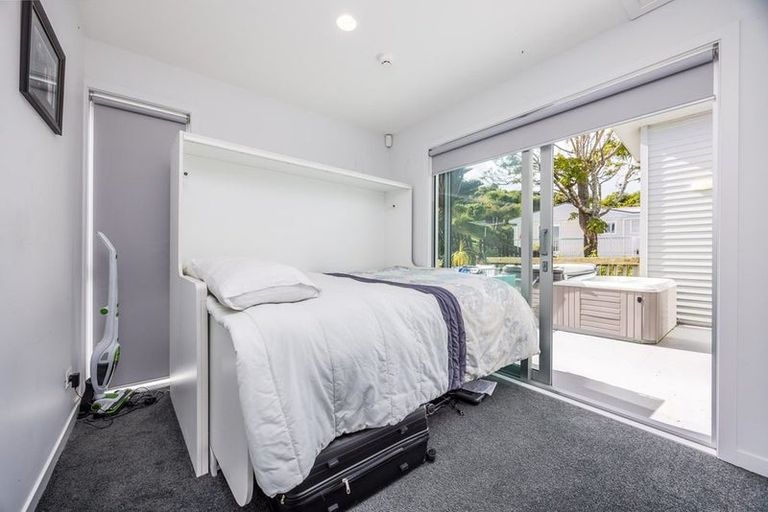 Photo of property in 18 Zita Avenue, Matakatia, Whangaparaoa, 0930