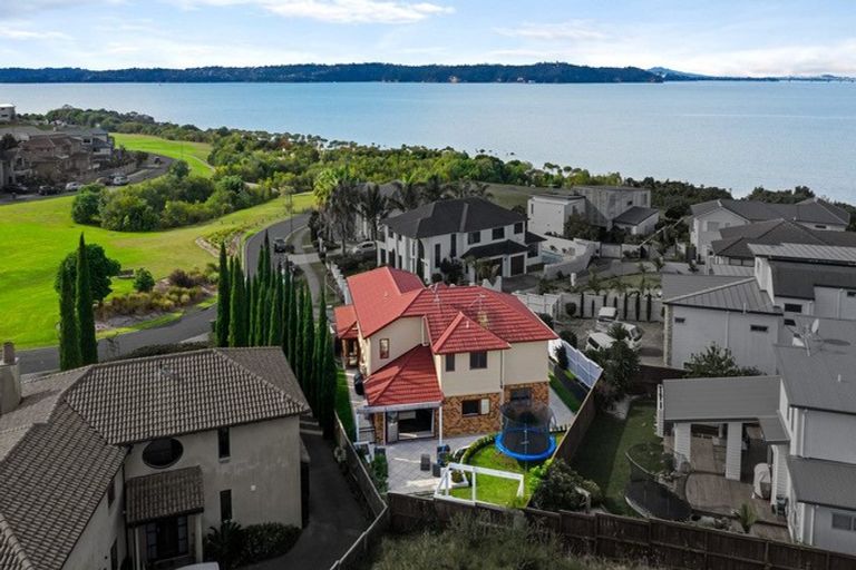 Photo of property in 13 Onemana Way, Te Atatu Peninsula, Auckland, 0610