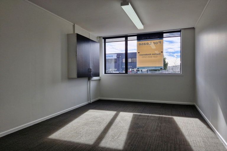 Photo of property in 1/73 Lake Road, Northcote, Auckland, 0627
