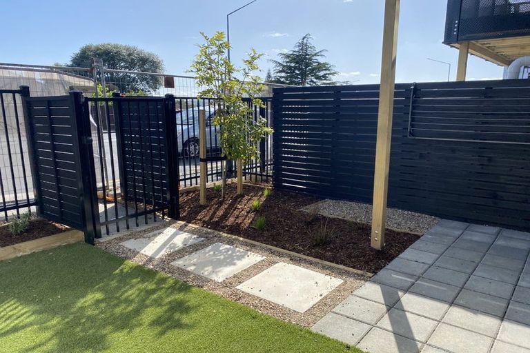 Photo of property in 3/1 Fruitvale Road, New Lynn, Auckland, 0600