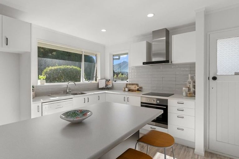 Photo of property in 48a Ngaio Road, Waikanae, 5036