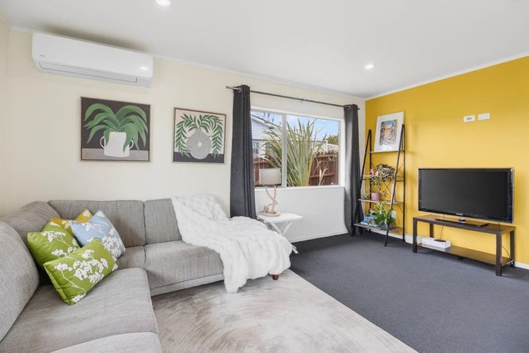 Photo of property in 23 Faram Place, Massey, Auckland, 0614
