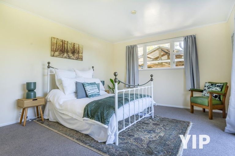 Photo of property in 10 Turville Crescent, Newlands, Wellington, 6037