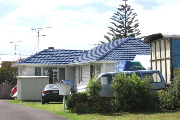 Photo of property in 1/65 Lancaster Road, Beach Haven, Auckland, 0626