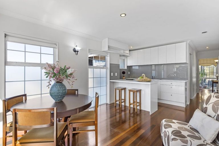 Photo of property in 74 Travis View Drive, Fairview Heights, Auckland, 0632