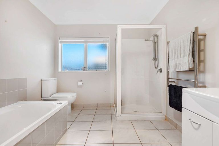 Photo of property in 15 Cabeleigh Drive, Helensville, 0800