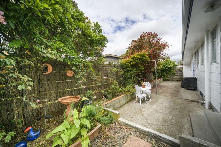 Photo of property in 5 Hillcrest Drive, Kelvin Grove, Palmerston North, 4414