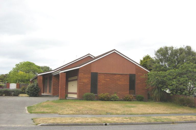 Photo of property in 16 Heathglen Avenue, Parklands, Christchurch, 8083