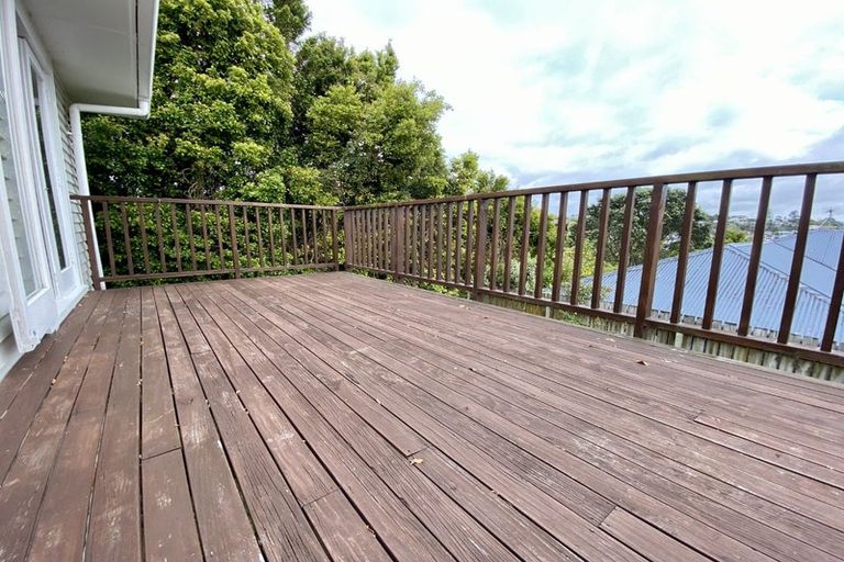 Photo of property in 229 Wairau Road, Totara Vale, Auckland, 0627