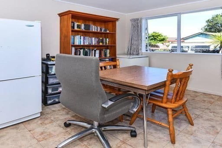 Photo of property in 2/14 Trimdon Street, Randwick Park, Auckland, 2105