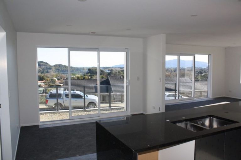 Photo of property in 103 Kakariki Grove, Waikanae, 5036