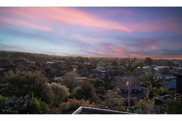 Photo of property in 45 Chamari Close, Titirangi, Auckland, 0604