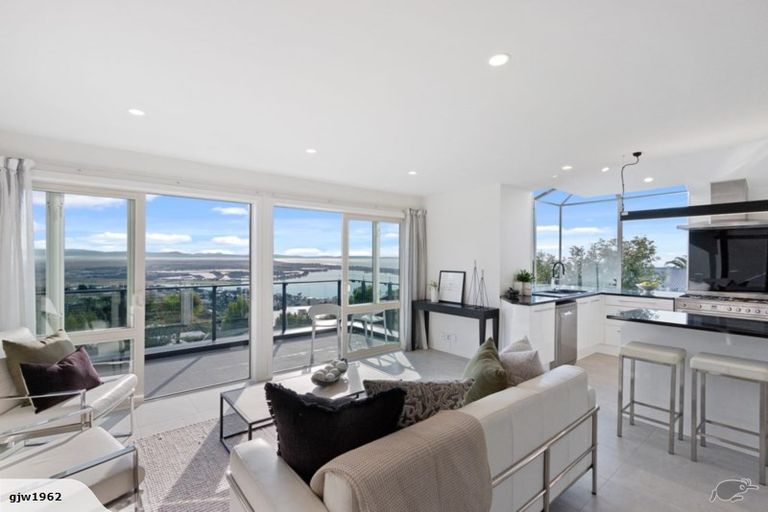 Photo of property in 214b Mount Pleasant Road, Mount Pleasant, Christchurch, 8081