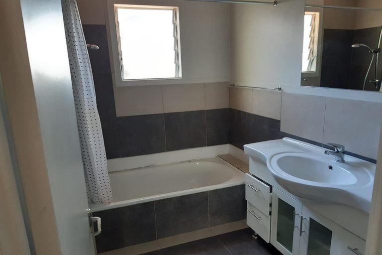 Photo of property in 1/34 Stanley Road, Glenfield, Auckland, 0629