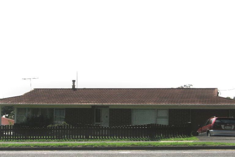 Photo of property in 1/305 Great North Road, Henderson, Auckland, 0612