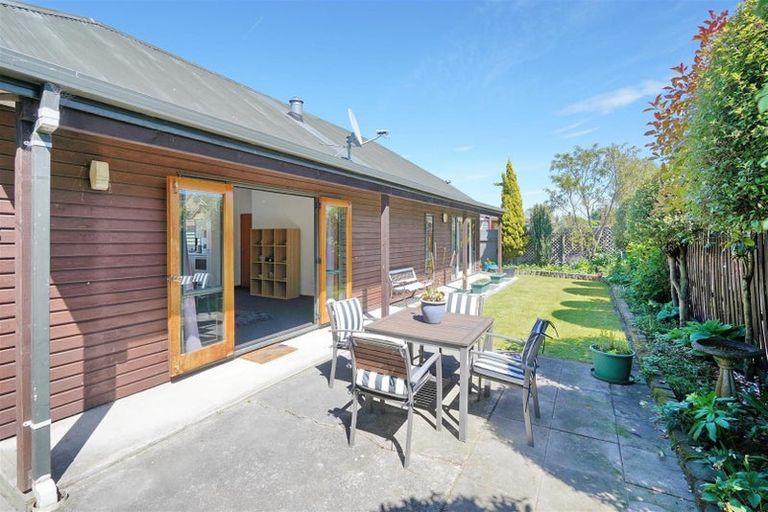 Photo of property in 52 Northcote Road, Northcote, Christchurch, 8052