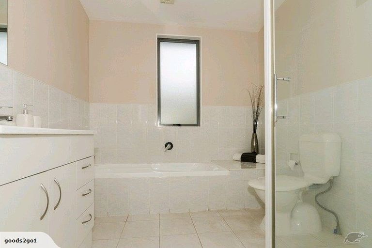 Photo of property in 25/3 Hulme Place, Henderson, Auckland, 0612