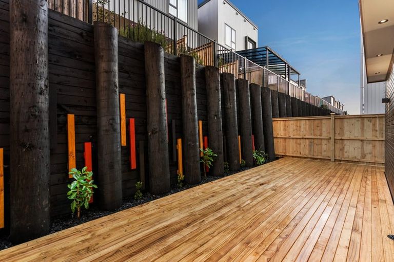 Photo of property in 49 Puihi Crescent, Massey, 0614