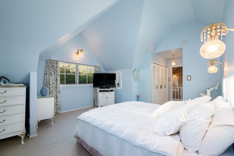 Photo of property in 32 Deane Avenue, Titirangi, Auckland, 0604