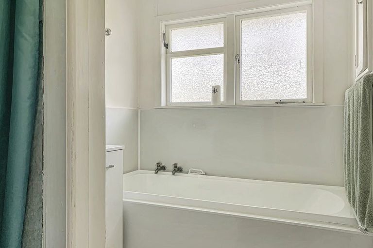 Photo of property in 215 Lytton Road, Elgin, Gisborne, 4010