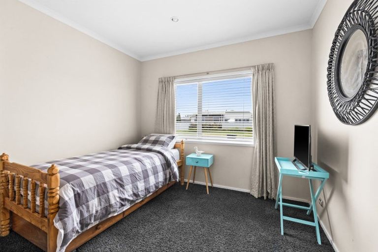 Photo of property in 60 Kapiti Drive, Poraiti, Napier, 4112