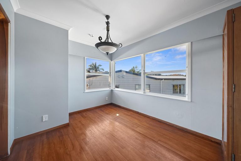 Photo of property in 3 Halberg Street, Glenfield, Auckland, 0629