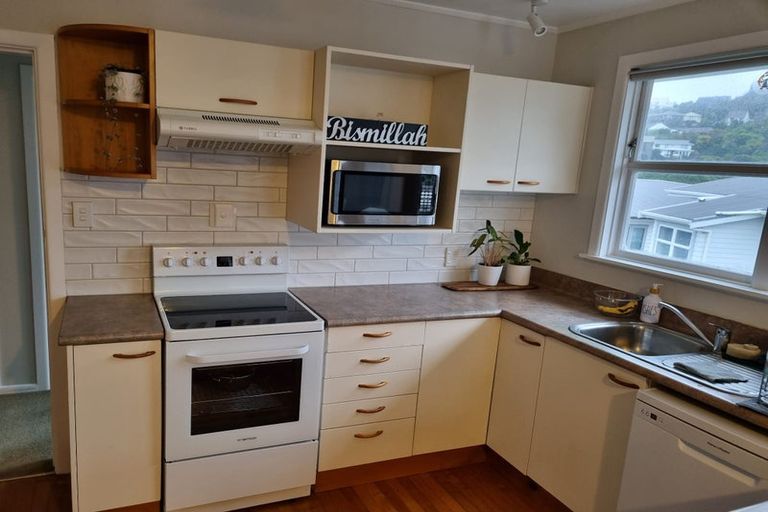 Photo of property in 7 Terrance Grove, Paparangi, Wellington, 6037