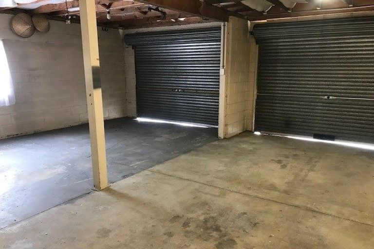 Photo of property in 12 Prince Regent Drive, Half Moon Bay, Auckland, 2012