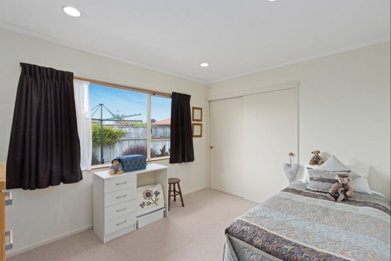 Photo of property in 9 Knightsbridge Place, Taradale, Napier, 4112