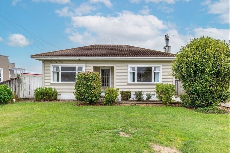 Photo of property in 13 Winchester Street, Levin, 5510