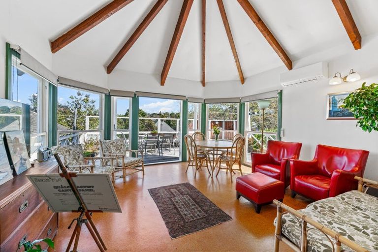 Photo of property in 3 Cambridge Terrace, Devonport, Auckland, 0624