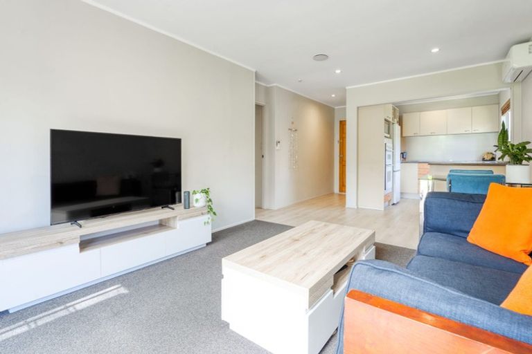 Photo of property in 2/21 Birman Close, Half Moon Bay, Auckland, 2012