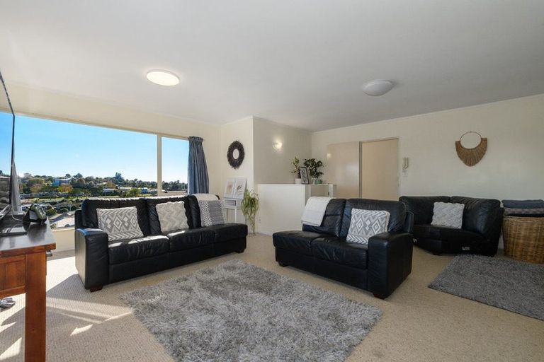 Photo of property in 19 Bellevue Road, Brookfield, Tauranga, 3110