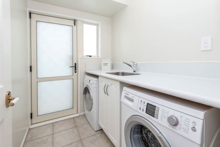 Photo of property in 7 Magilligan Close, East Tamaki Heights, Auckland, 2016