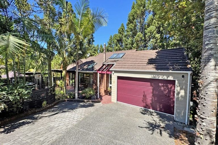 Photo of property in 11 Fitzpatrick Place, Chatswood, Auckland, 0626