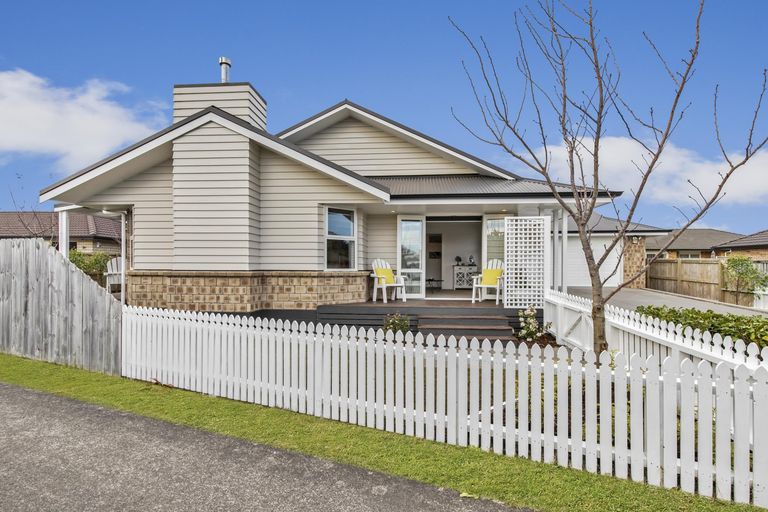 Photo of property in 14 Parsot Place, Pukekohe, 2120