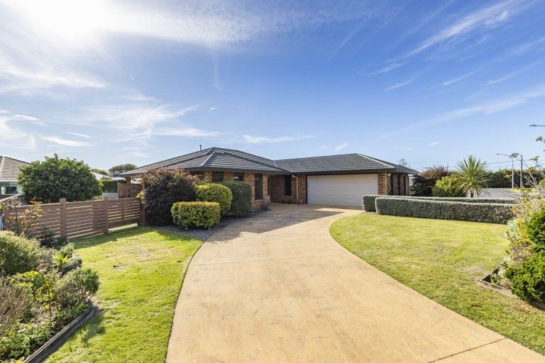 Photo of property in 6 Royal Heights, Glen Avon, New Plymouth, 4312