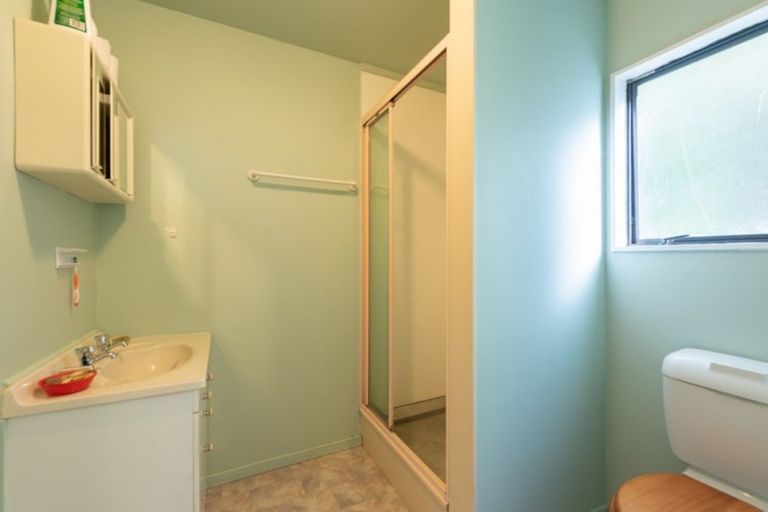 Photo of property in 422f3 Queens Drive, Lyall Bay, Wellington, 6022