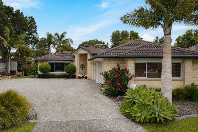 Photo of property in 2 Landing Drive, Albany, Auckland, 0632