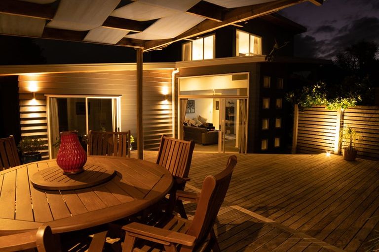 Photo of property in 13a Graham Avenue, Te Atatu Peninsula, Auckland, 0610