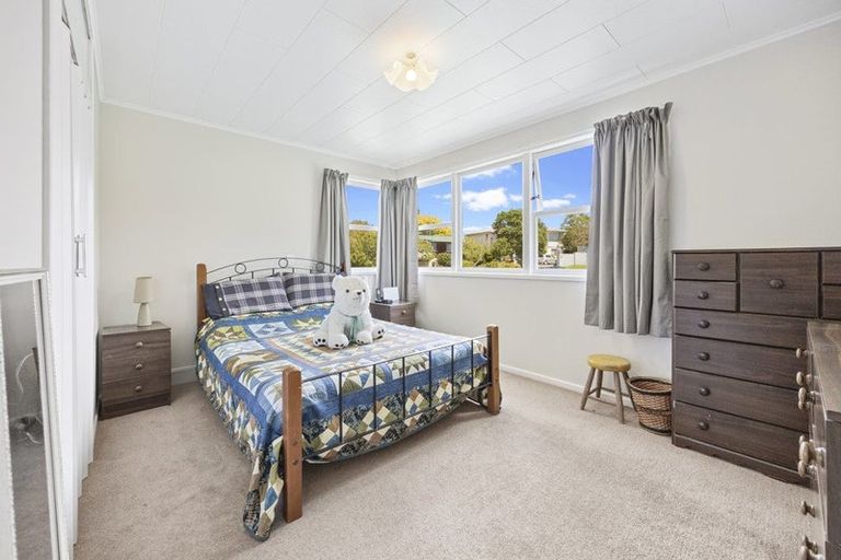 Photo of property in 38 Chatsworth Crescent, Pakuranga Heights, Auckland, 2010