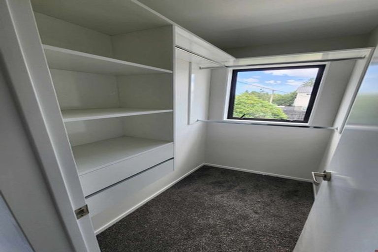 Photo of property in 1/32 Yeovil Road, Te Atatu Peninsula, Auckland, 0610