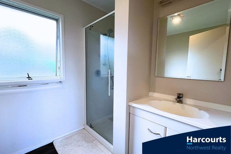 Photo of property in 25 Peterhouse Place, West Harbour, Auckland, 0618