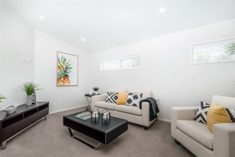 Photo of property in 28a Luckens Road, West Harbour, Auckland, 0618